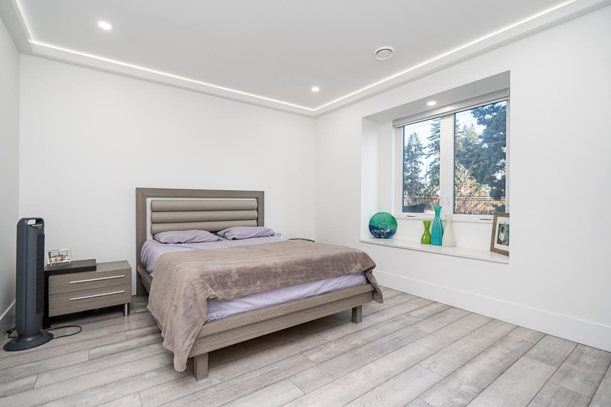 Front Yard Photo of 14517 72 Avenue, Surrey, BC