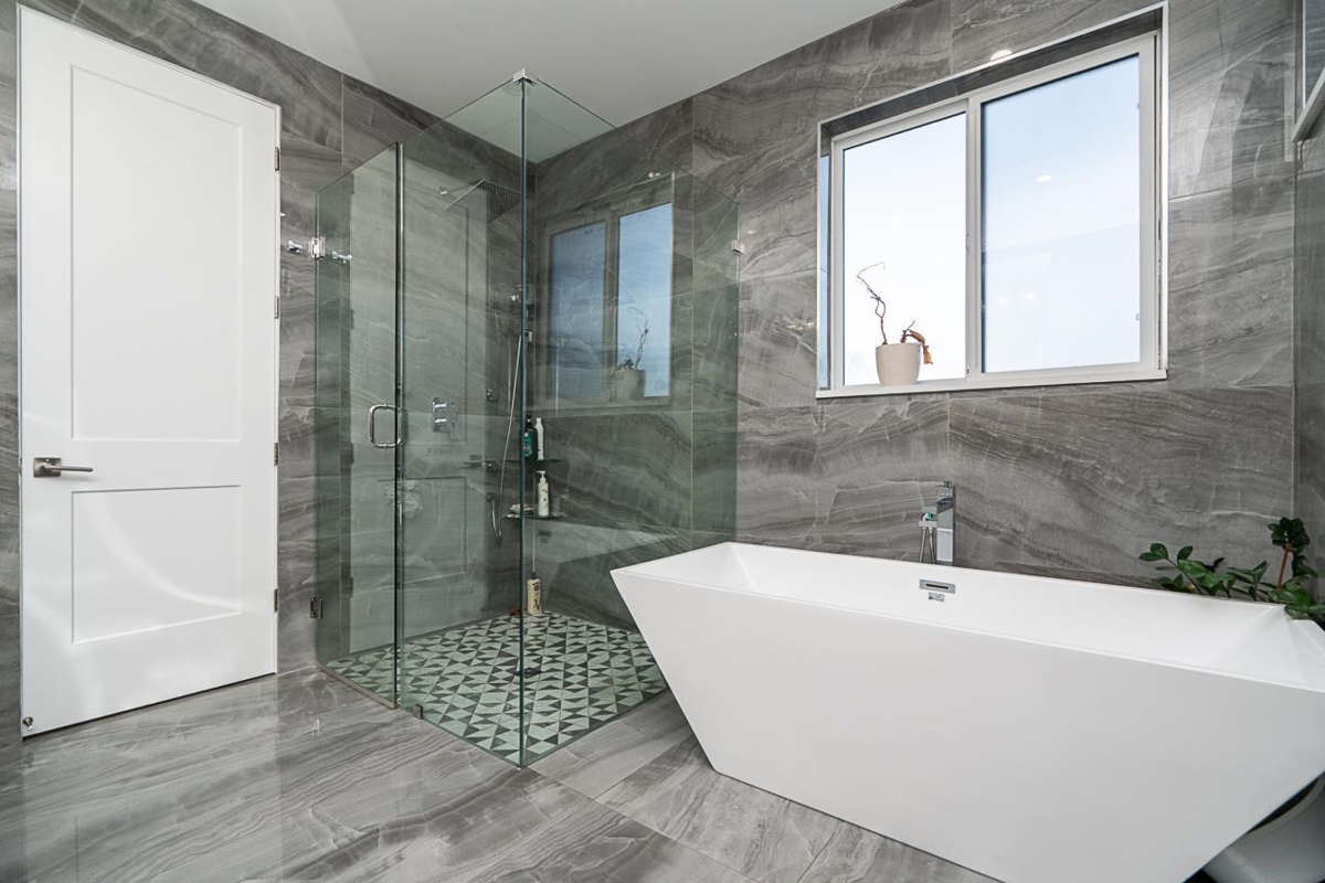 Hallway Photo of 14517 72 Avenue, Surrey, BC