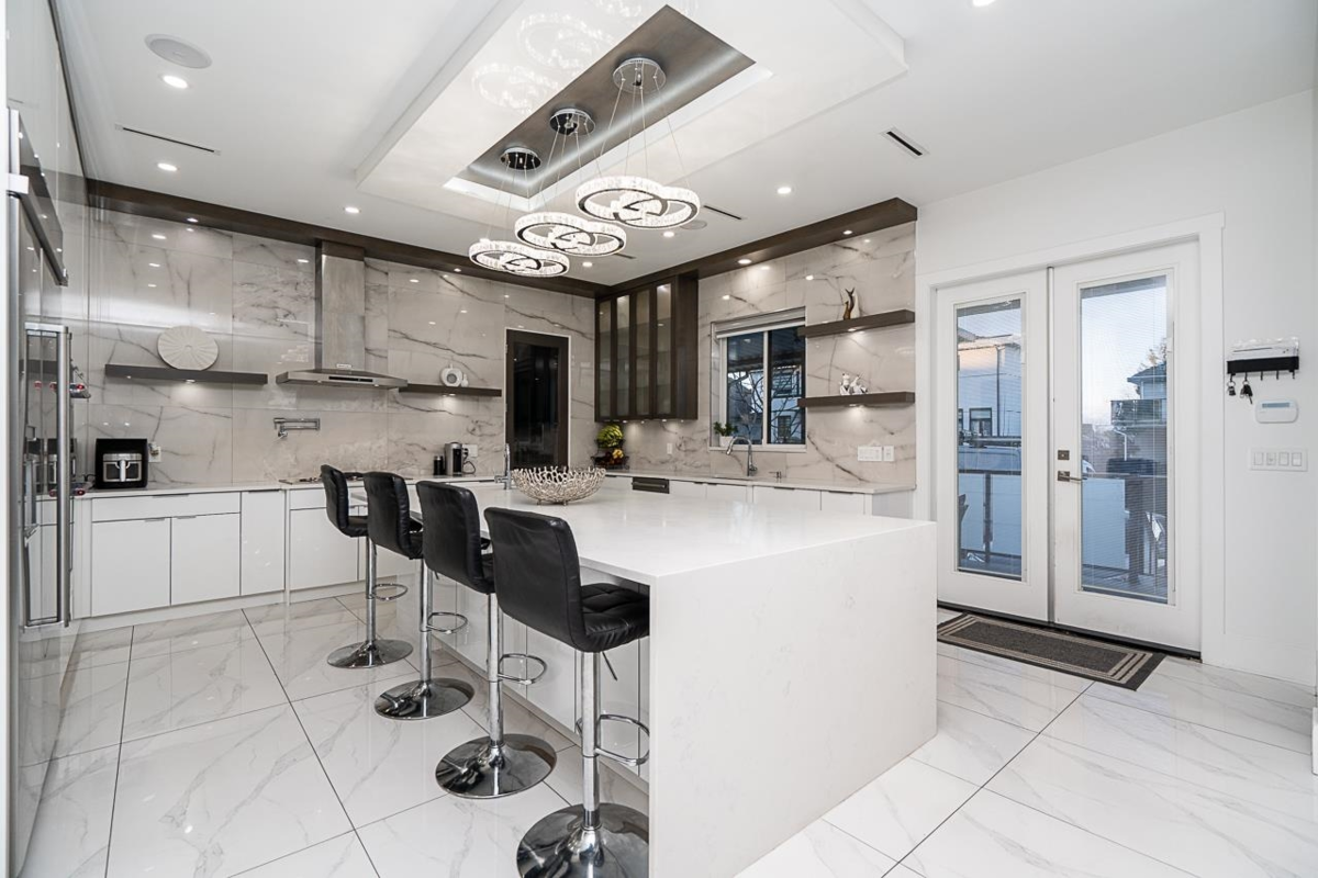 Kitchen Island Photo of 14517 72 Avenue, Surrey, BC