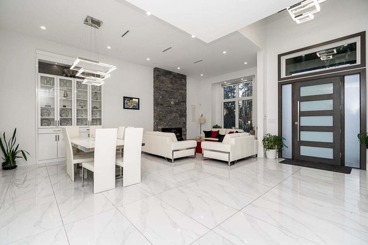 Living Room Photo of 14517 72 Avenue, Surrey, BC