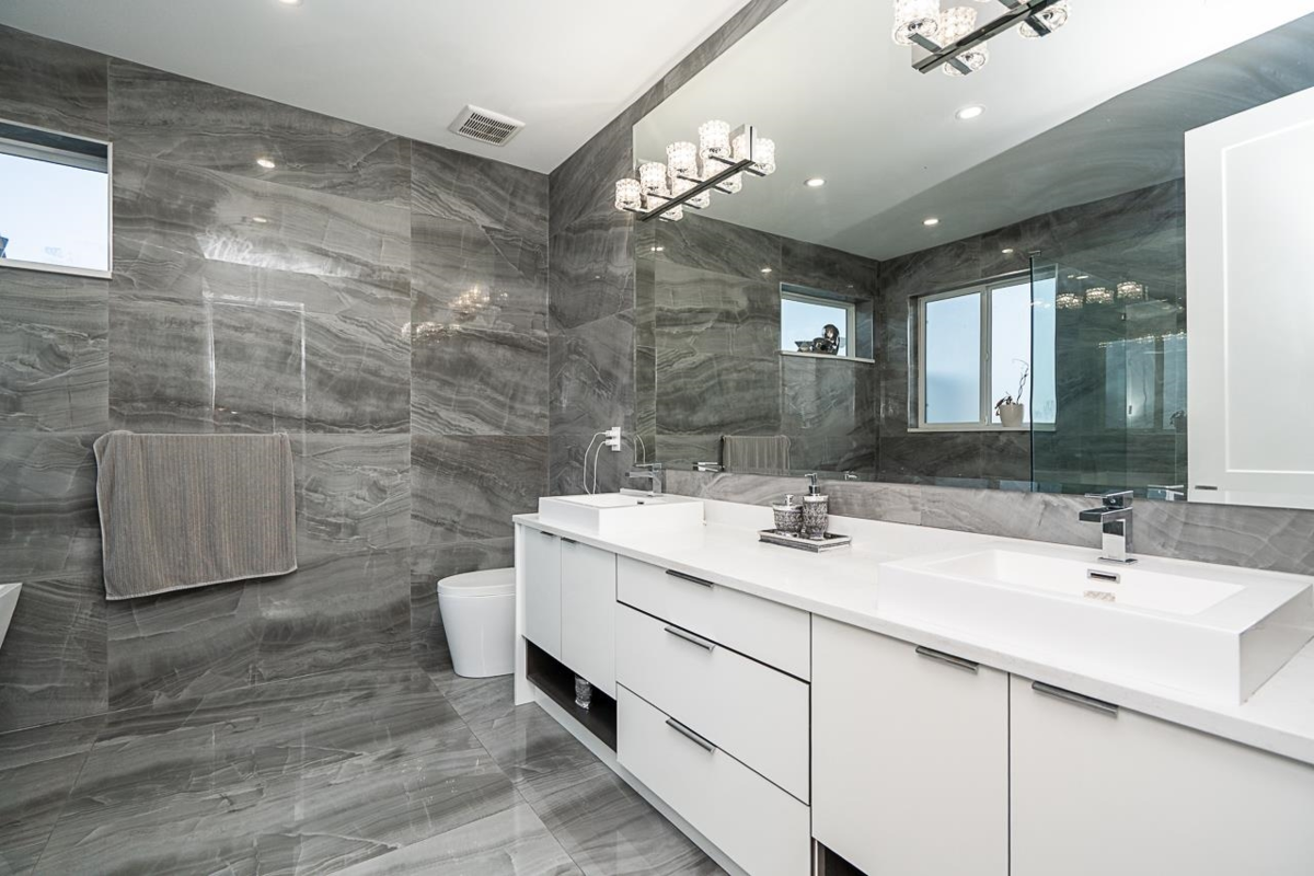 Mudroom Photo of 14517 72 Avenue, Surrey, BC