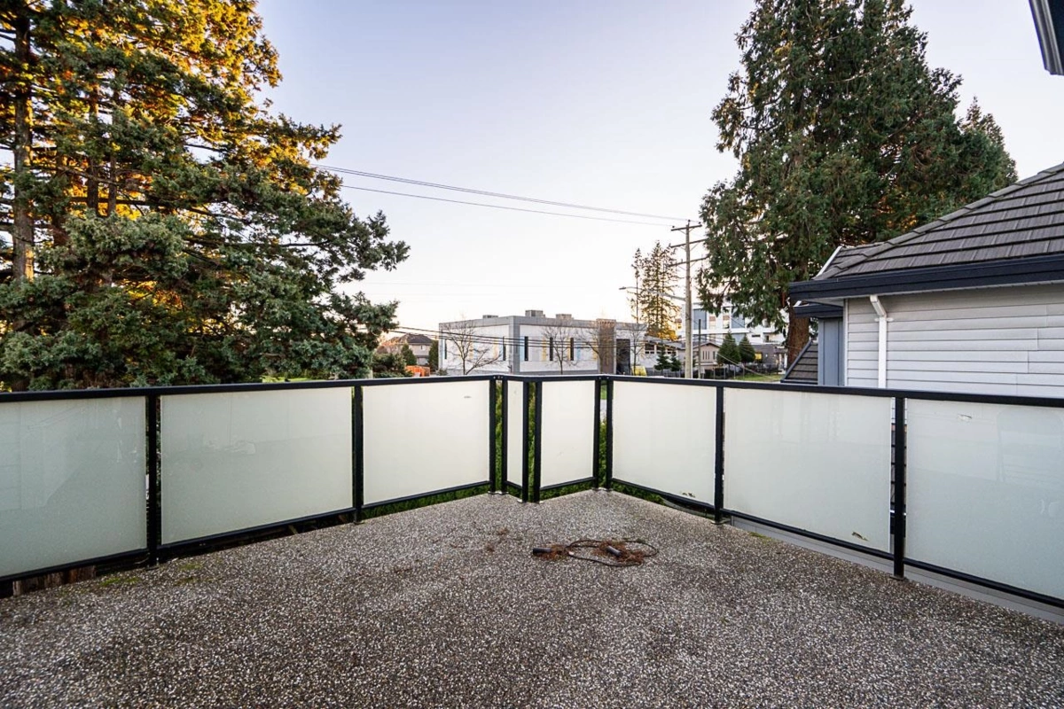 Swimming Pool Photo of 14517 72 Avenue, Surrey, BC