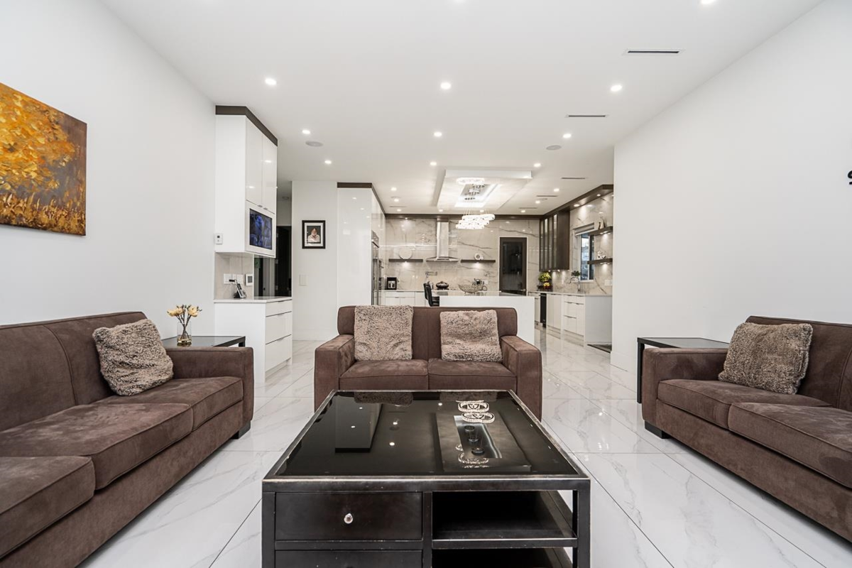 Walk-In Closet Photo of 14517 72 Avenue, Surrey, BC