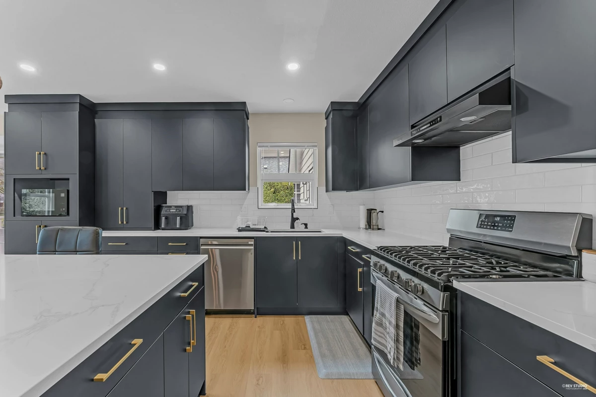 Kitchen Island Photo of 21 15188 62a Avenue, Surrey, BC