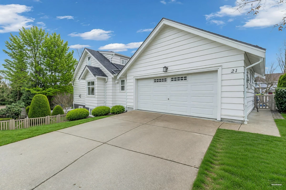 Living Room Photo of 21 15188 62a Avenue, Surrey, BC