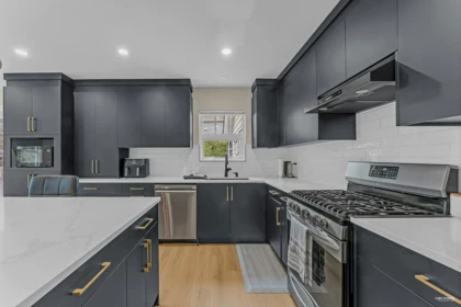 Kitchen Island Photo of 21 15188 62a Avenue, Surrey, BC