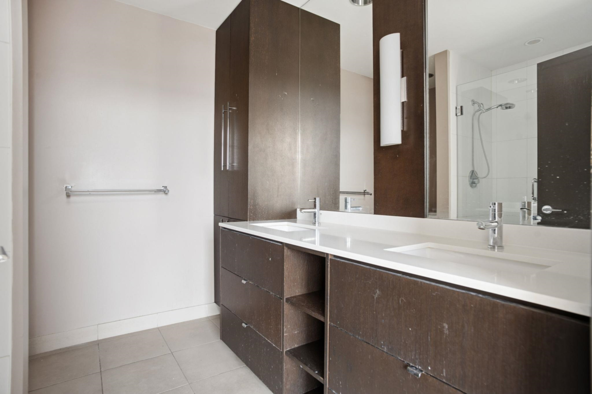 Guest Bathroom Photo of 602 1088 W 14th Avenue, Vancouver, BC