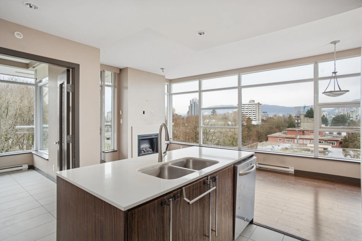 Kitchen Island Photo of 602 1088 W 14th Avenue, Vancouver, BC