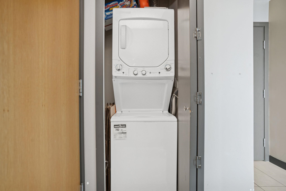 Laundry Room Photo of 602 1088 W 14th Avenue, Vancouver, BC