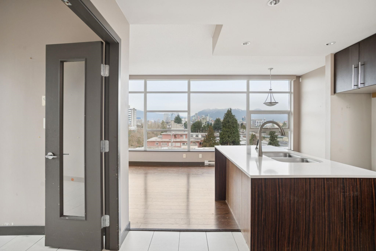 Walk-In Closet Photo of 602 1088 W 14th Avenue, Vancouver, BC