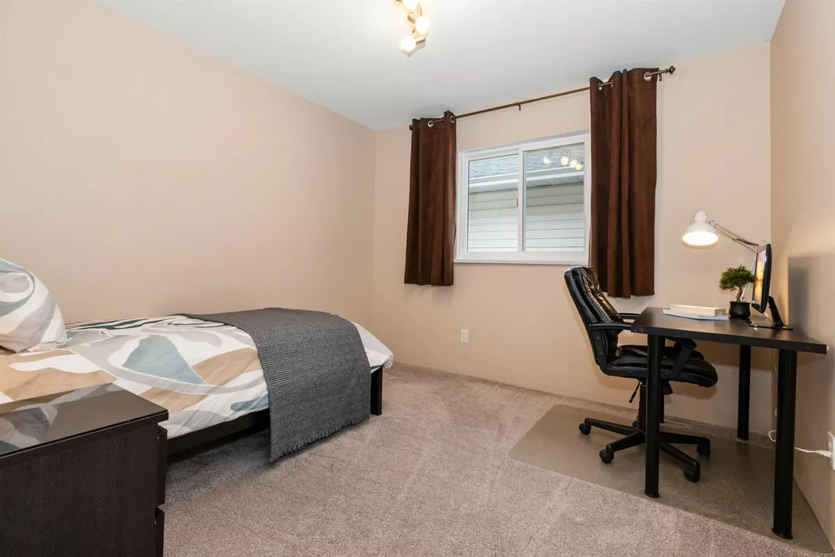 Entry Foyer Photo of 3268 Vincent Street, Port Coquitlam, BC