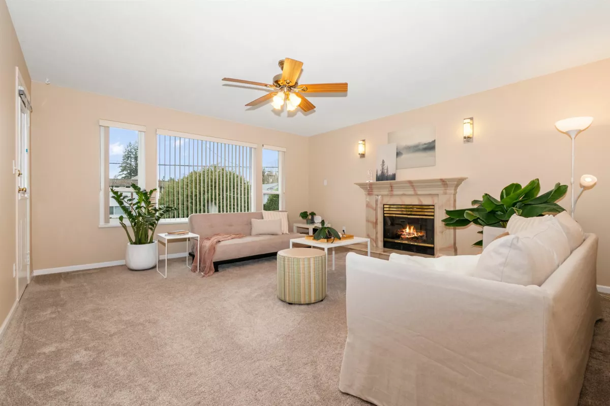 Kitchen Island Photo of 3268 Vincent Street, Port Coquitlam, BC