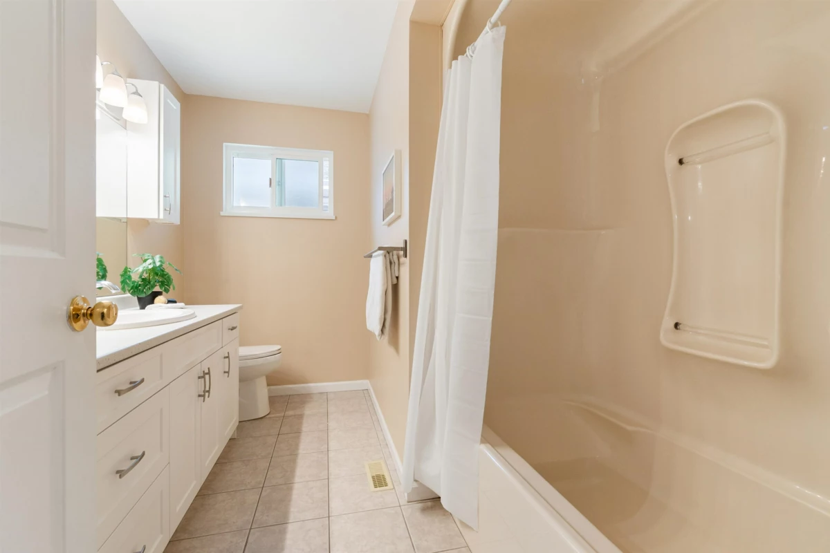 Laundry Room Photo of 3268 Vincent Street, Port Coquitlam, BC