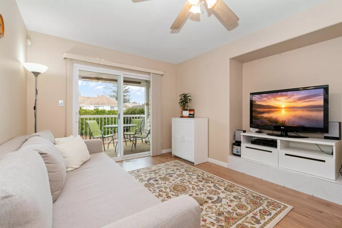 Powder Room Photo of 3268 Vincent Street, Port Coquitlam, BC