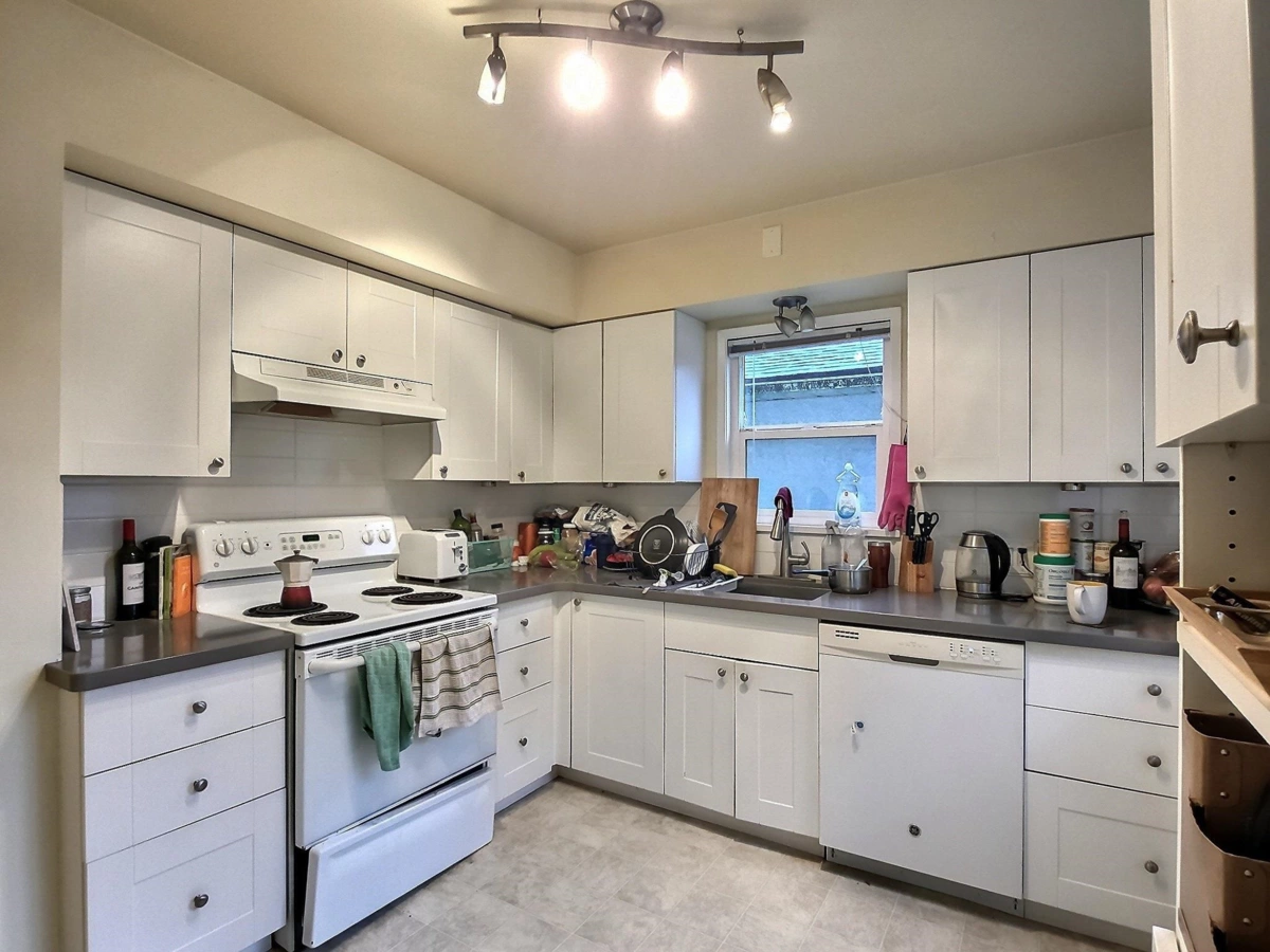 Breakfast Nook Photo of 1621 Adanac Street, Vancouver, BC