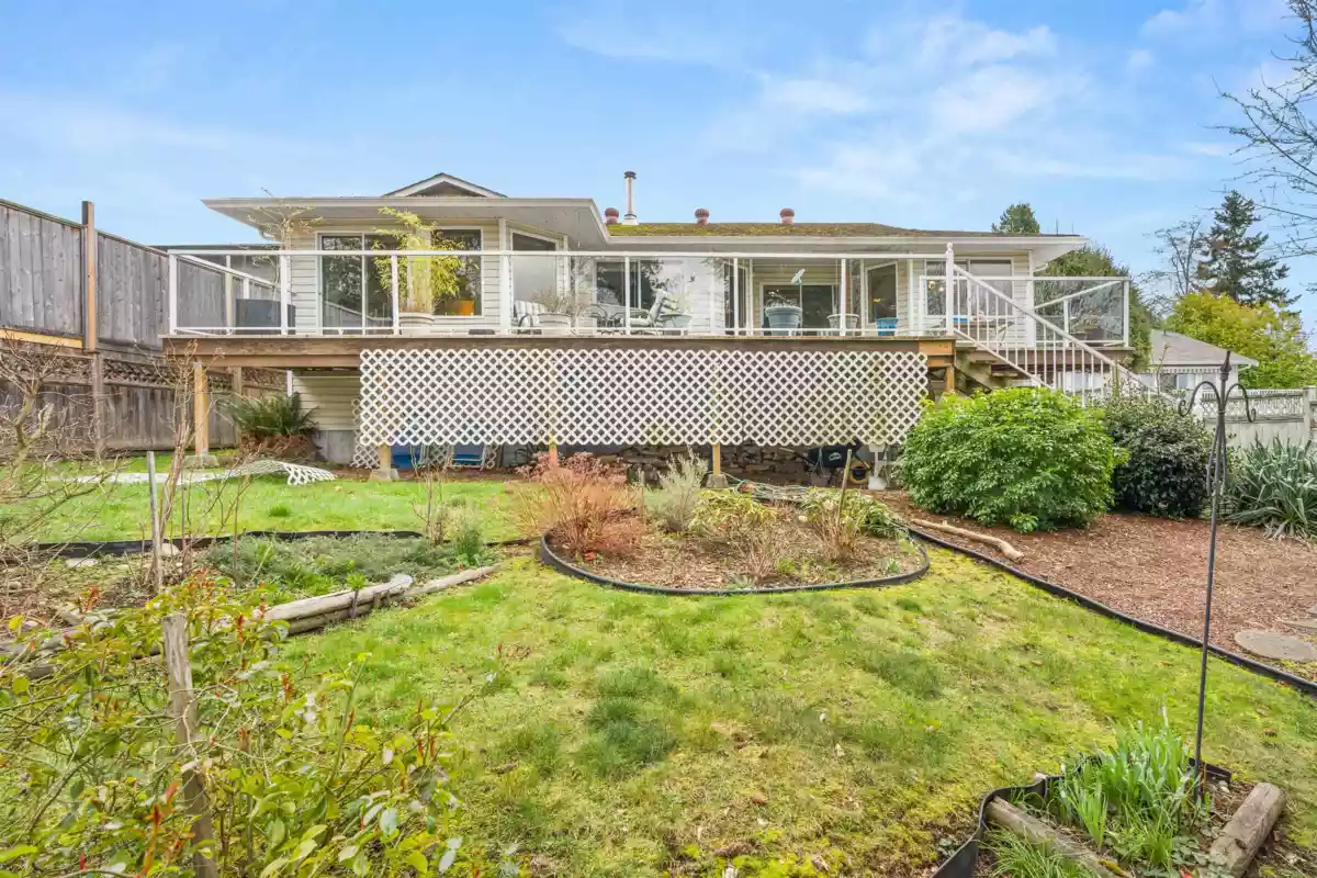 Front Yard Photo of 4967 Laurel Avenue, Sechelt, BC