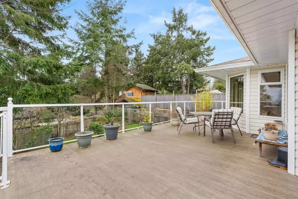 Outdoor Patio Photo of 4967 Laurel Avenue, Sechelt, BC