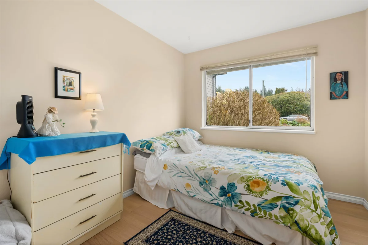 Powder Room Photo of 4967 Laurel Avenue, Sechelt, BC