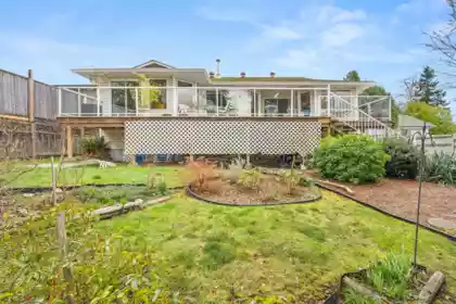 Front Yard Photo of 4967 Laurel Avenue, Sechelt, BC
