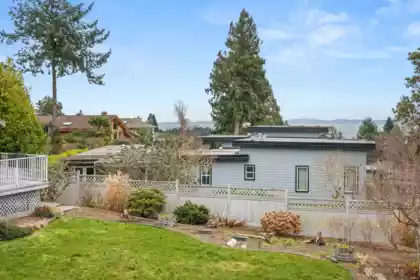 Garden / Landscaping Photo of 4967 Laurel Avenue, Sechelt, BC