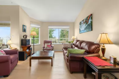 4967 Laurel Avenue, Sechelt, BC, Sechelt — Single Family Residence for sale