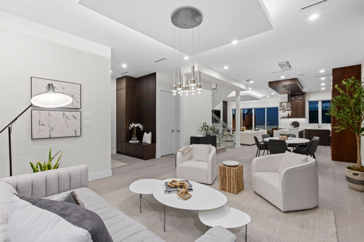 Breakfast Nook Photo of 3073 Fromme Road, North Vancouver, BC