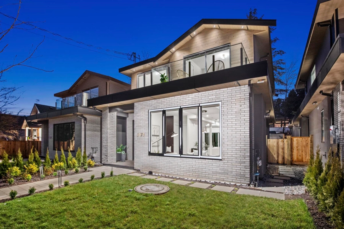 Living Room Photo of 3073 Fromme Road, North Vancouver, BC