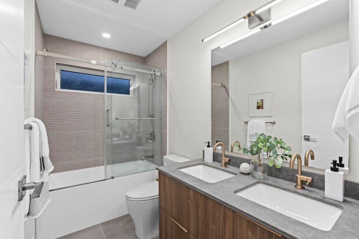 Outdoor Patio Photo of 3073 Fromme Road, North Vancouver, BC