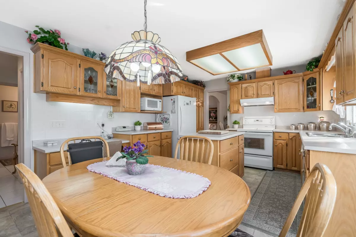 Breakfast Nook Photo of 22120 46a Avenue, Langley, BC