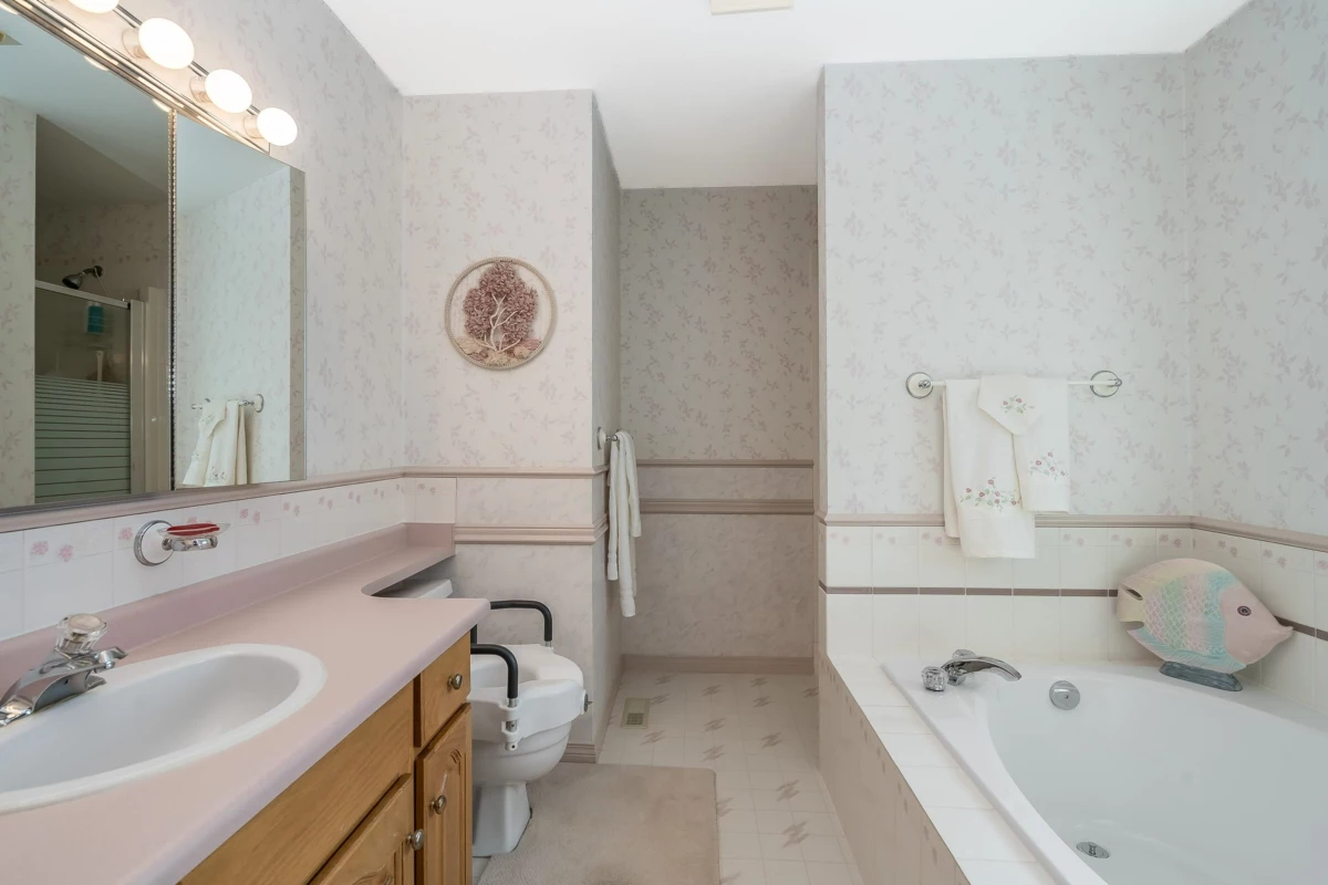 Hallway Photo of 22120 46a Avenue, Langley, BC