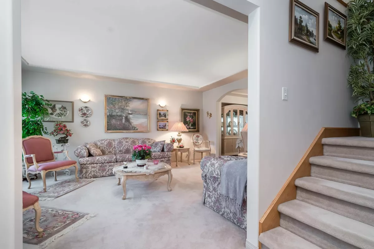 Living Room Photo of 22120 46a Avenue, Langley, BC