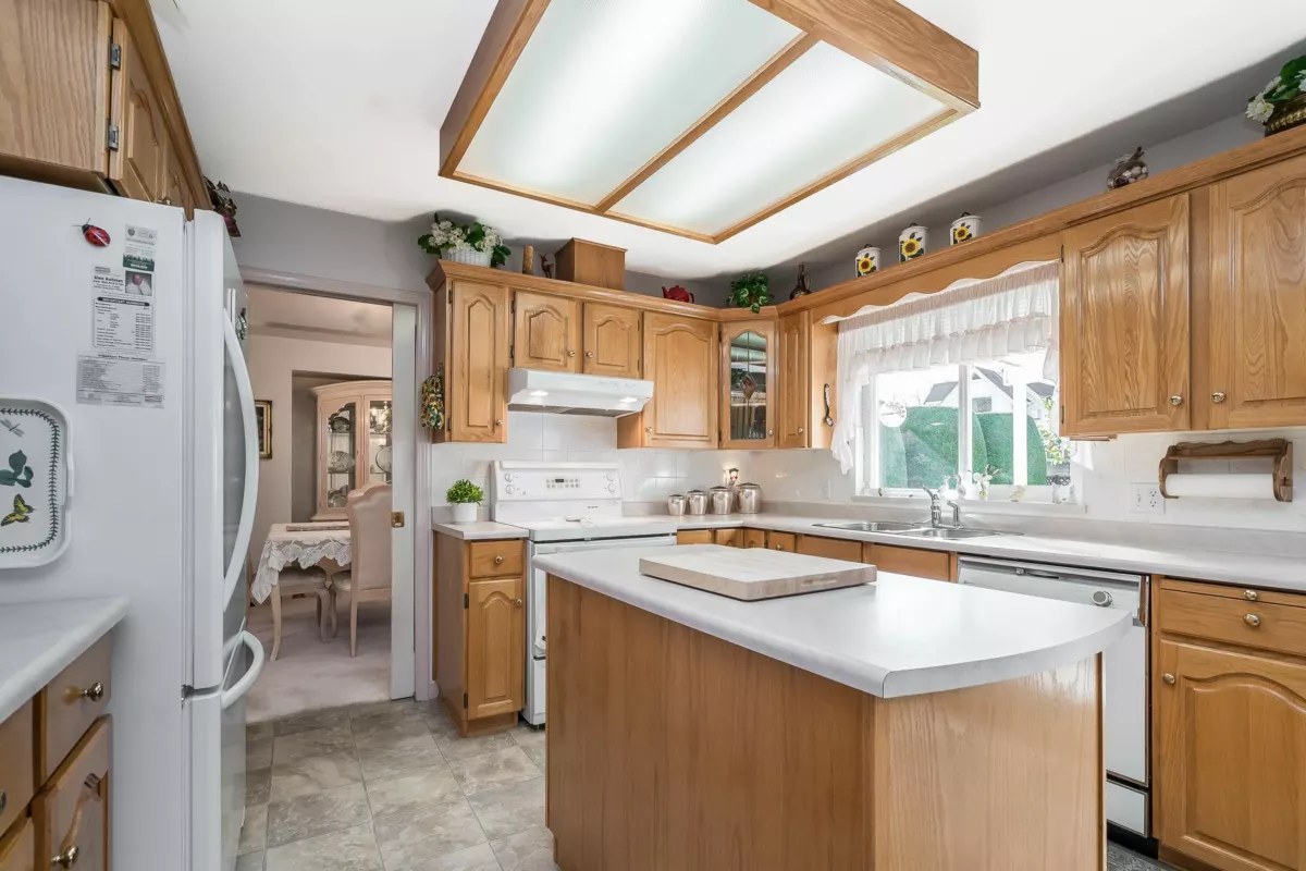 Primary Bathroom Photo of 22120 46a Avenue, Langley, BC