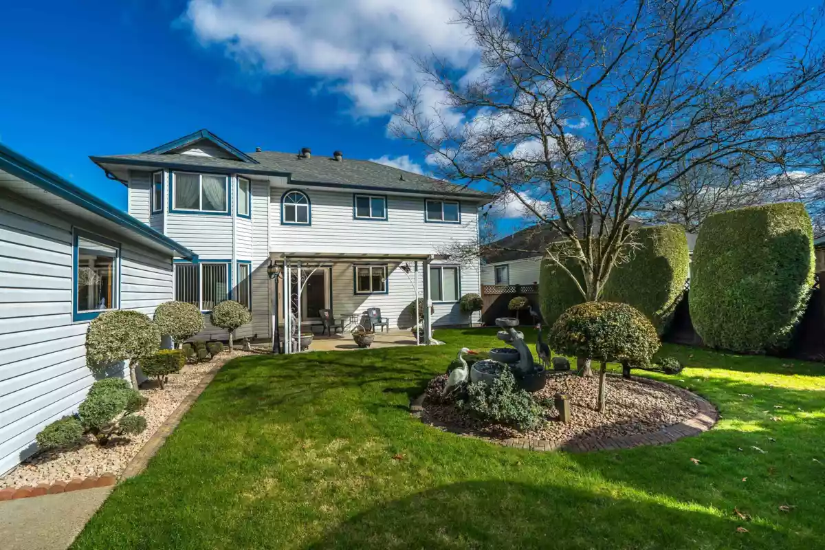 Swimming Pool Photo of 22120 46a Avenue, Langley, BC