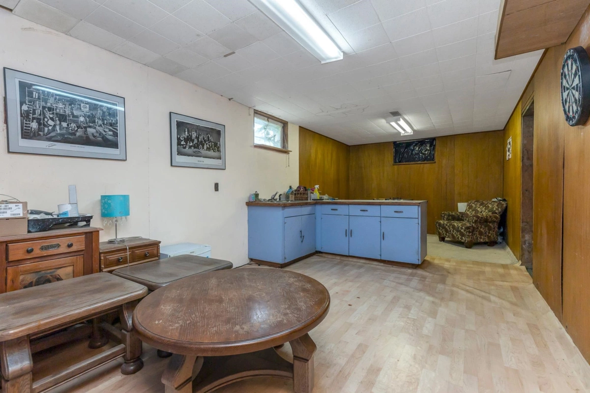 Entry Foyer Photo of 8591 Howell Road, Mission, BC