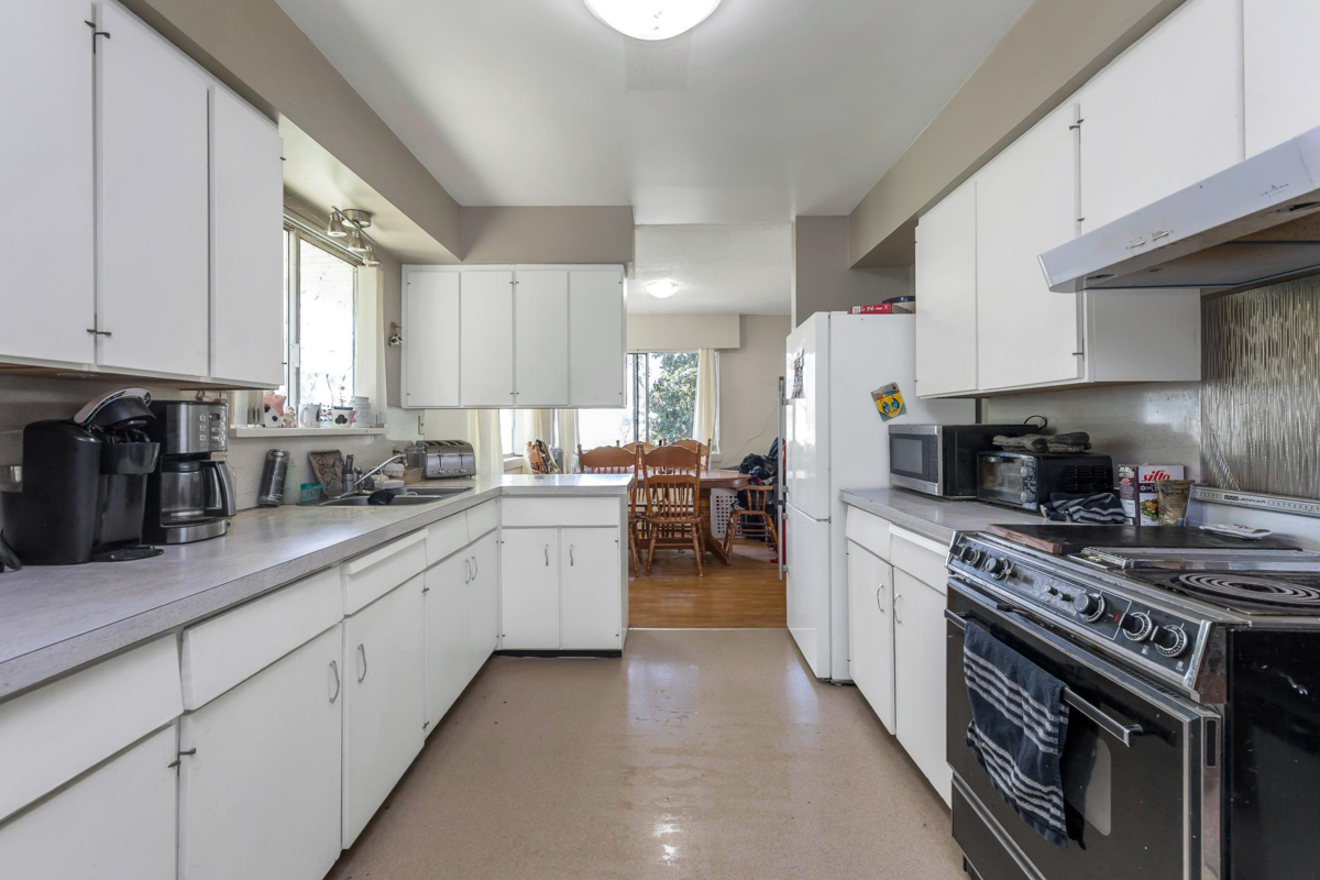 Kitchen Photo of 8591 Howell Road, Mission, BC