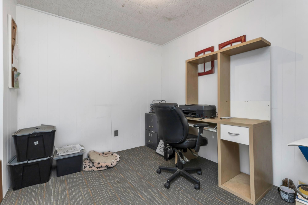 Laundry Room Photo of 8591 Howell Road, Mission, BC
