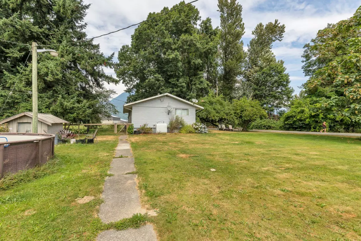 Outdoor Kitchen Photo of 8591 Howell Road, Mission, BC