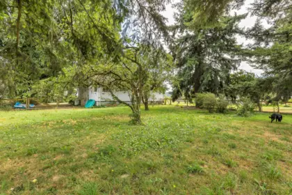 Garden / Landscaping Photo of 8591 Howell Road, Mission, BC