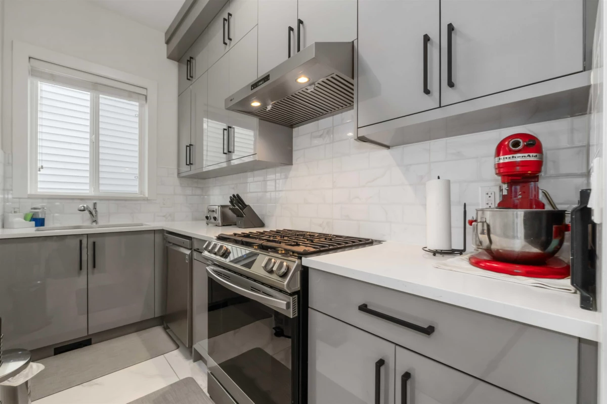 Kitchen Island Photo of 7065 194a Street, Surrey, BC