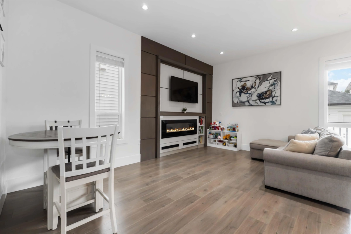 Kitchen Photo of 7065 194a Street, Surrey, BC