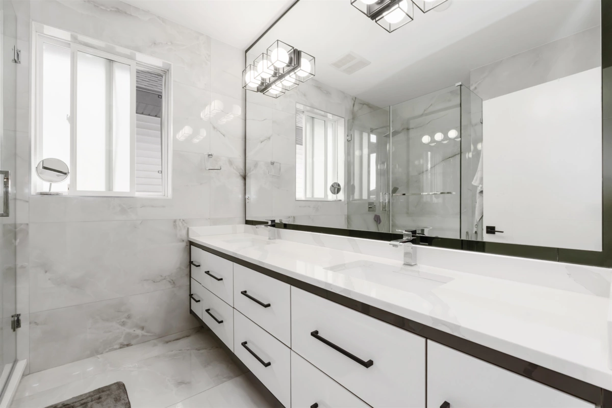 Primary Bathroom Photo of 7065 194a Street, Surrey, BC