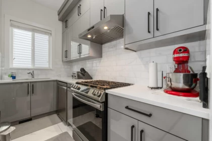 Kitchen Island Photo of 7065 194a Street, Surrey, BC