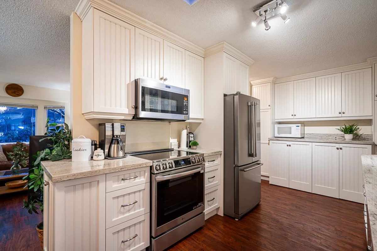 Family Room Photo of 27153 27b Avenue, Langley, BC