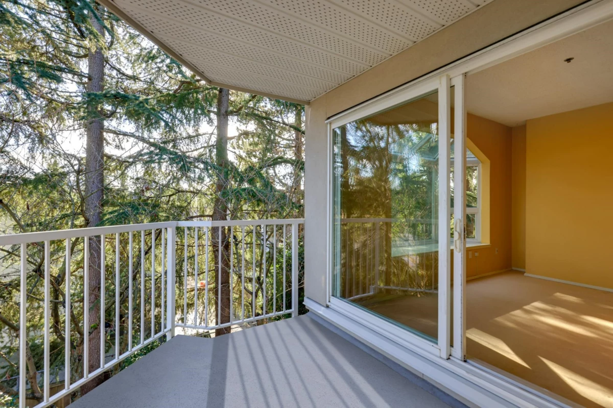 Basement Recreation Room Photo of 304 2256 W 7th Avenue, Vancouver, BC