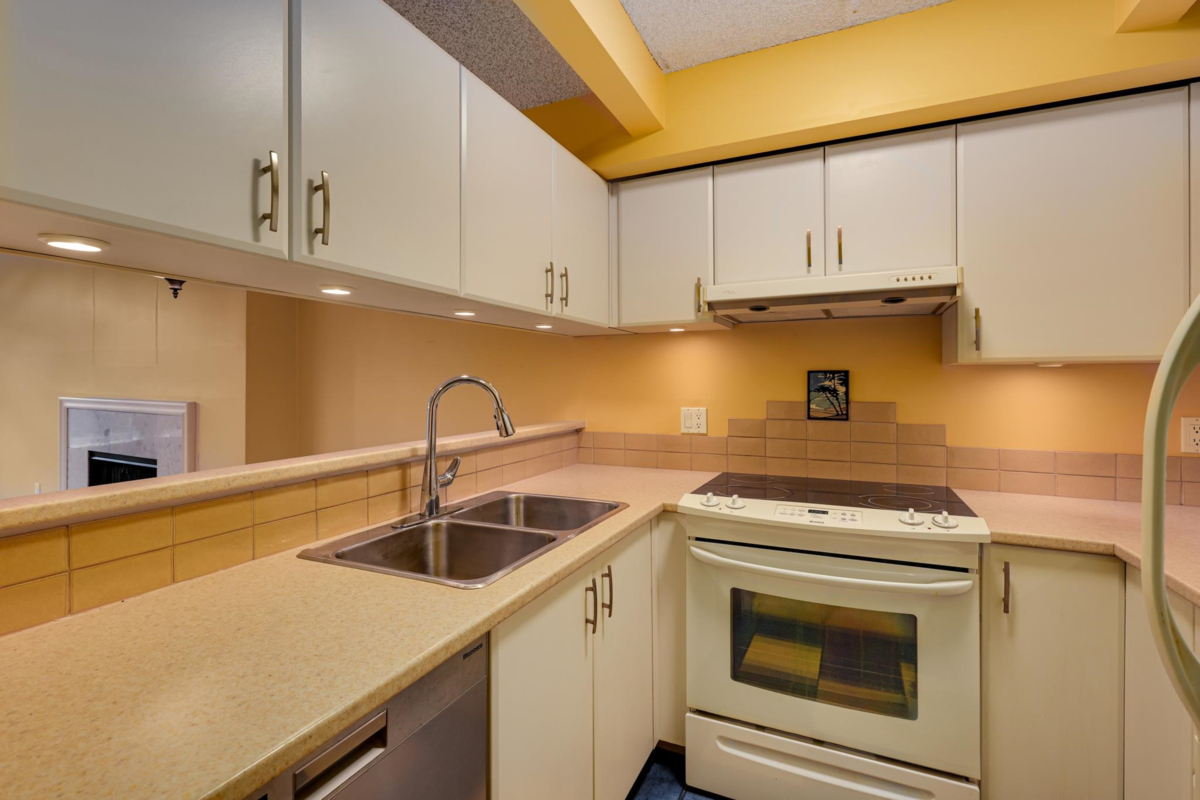 Breakfast Nook Photo of 304 2256 W 7th Avenue, Vancouver, BC