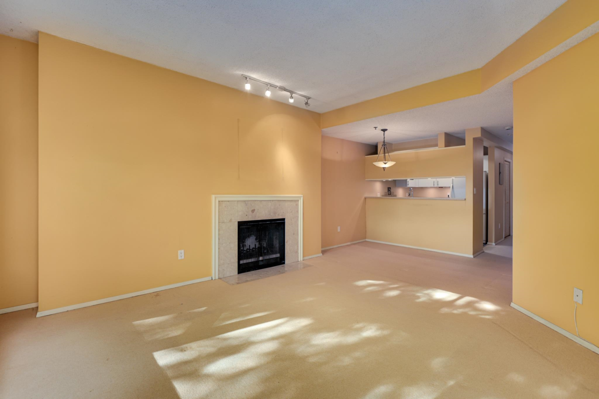 Dining Area Photo of 304 2256 W 7th Avenue, Vancouver, BC