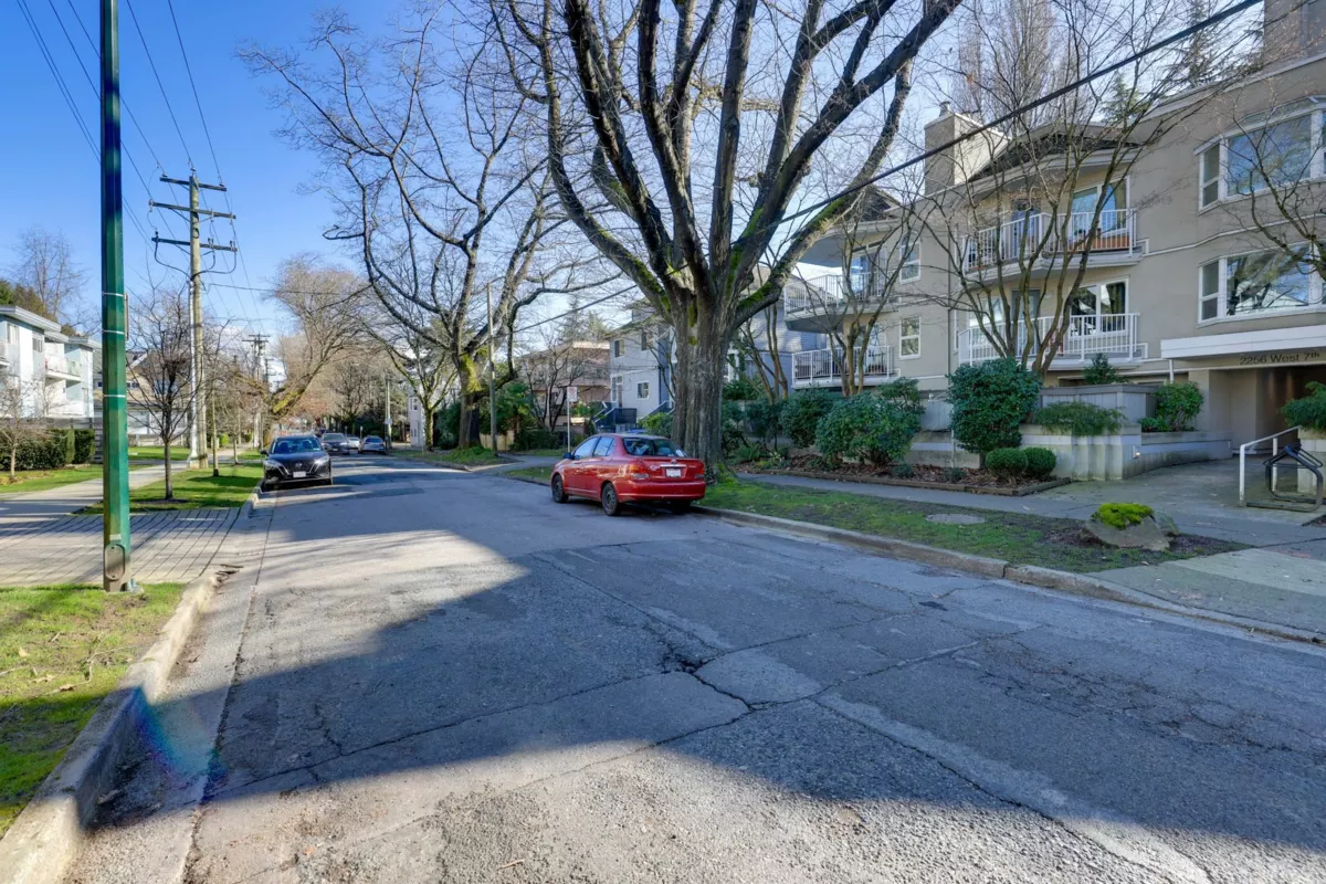 Entry Foyer Photo of 304 2256 W 7th Avenue, Vancouver, BC