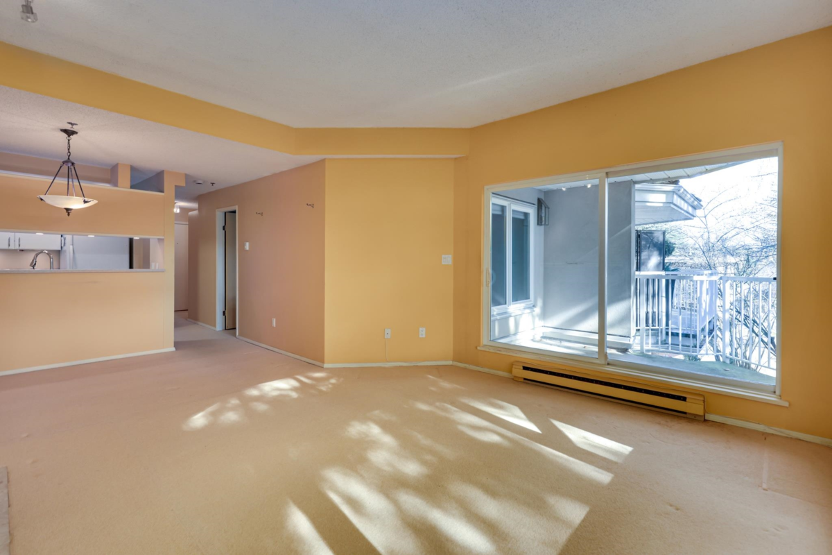 Family Room Photo of 304 2256 W 7th Avenue, Vancouver, BC