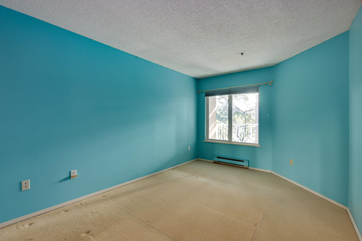 Walk-In Closet Photo of 304 2256 W 7th Avenue, Vancouver, BC