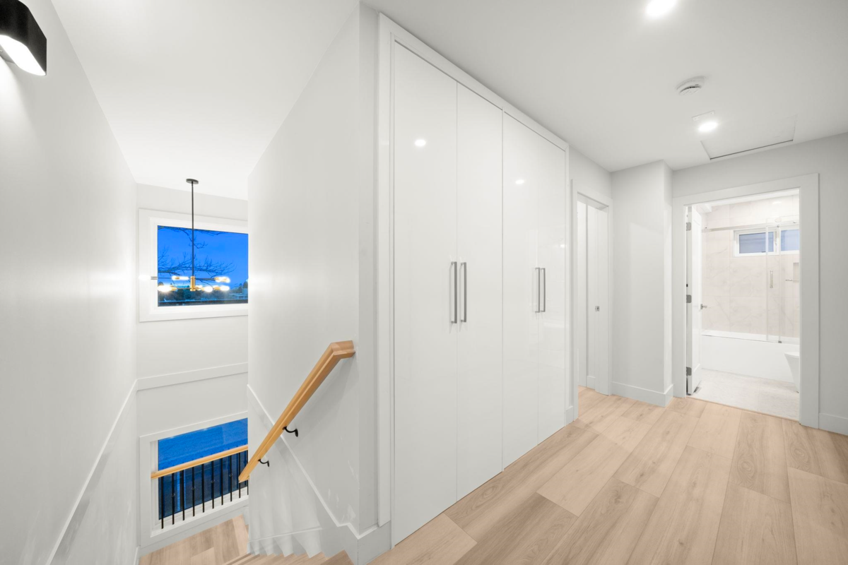 Powder Room Photo of 1 3881 Hurst Street, Burnaby, BC